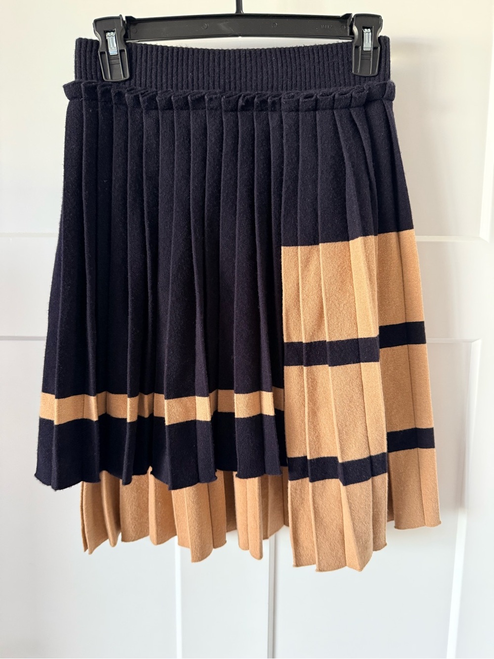 MaxMara Wool / Cashmere Pleated Knit Two-Tone Black and Camel Skirt Size Medium